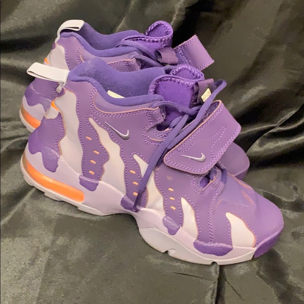 Nike purple sneaker